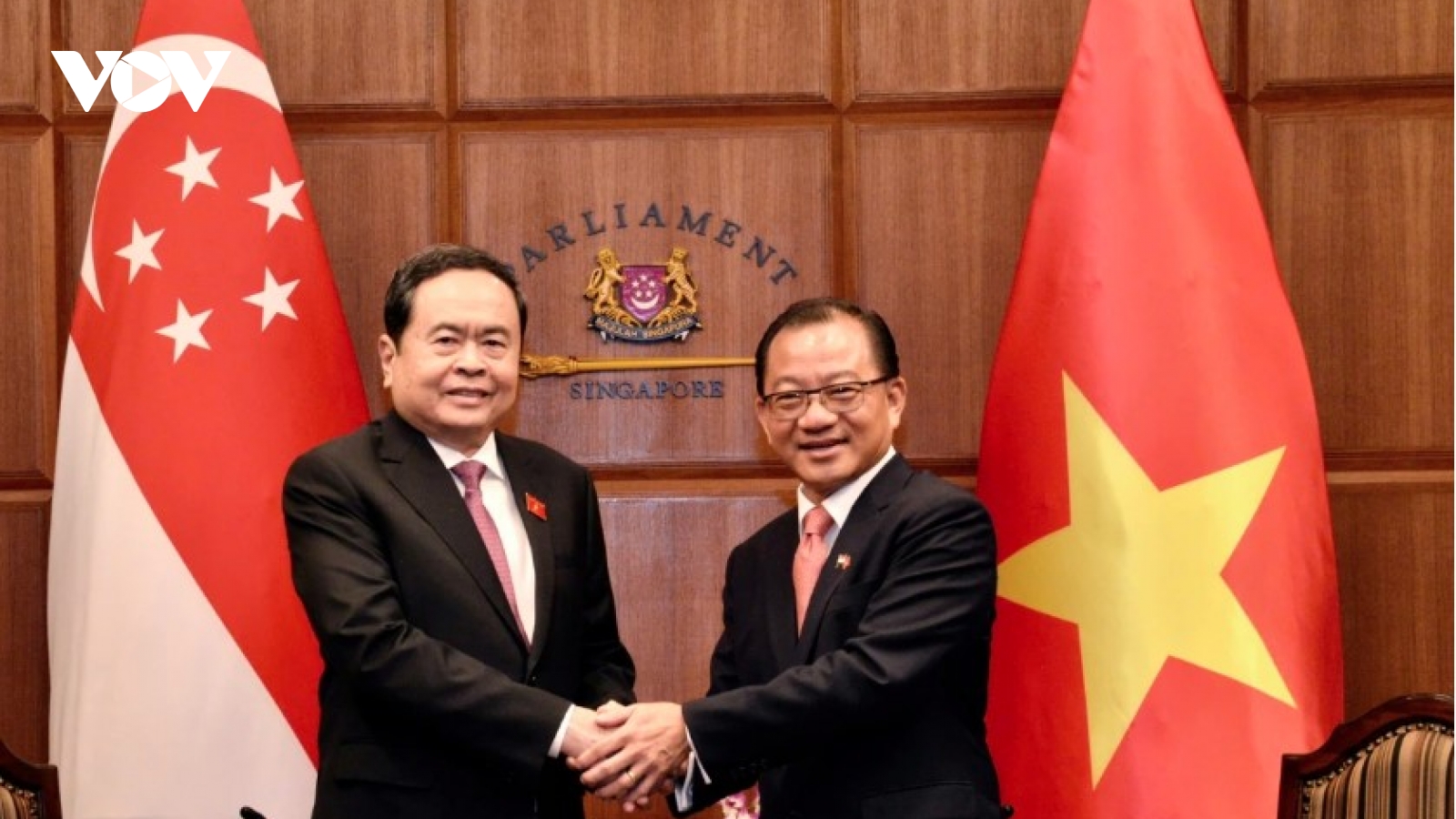 Top legislators of Vietnam and Singapore hold talks